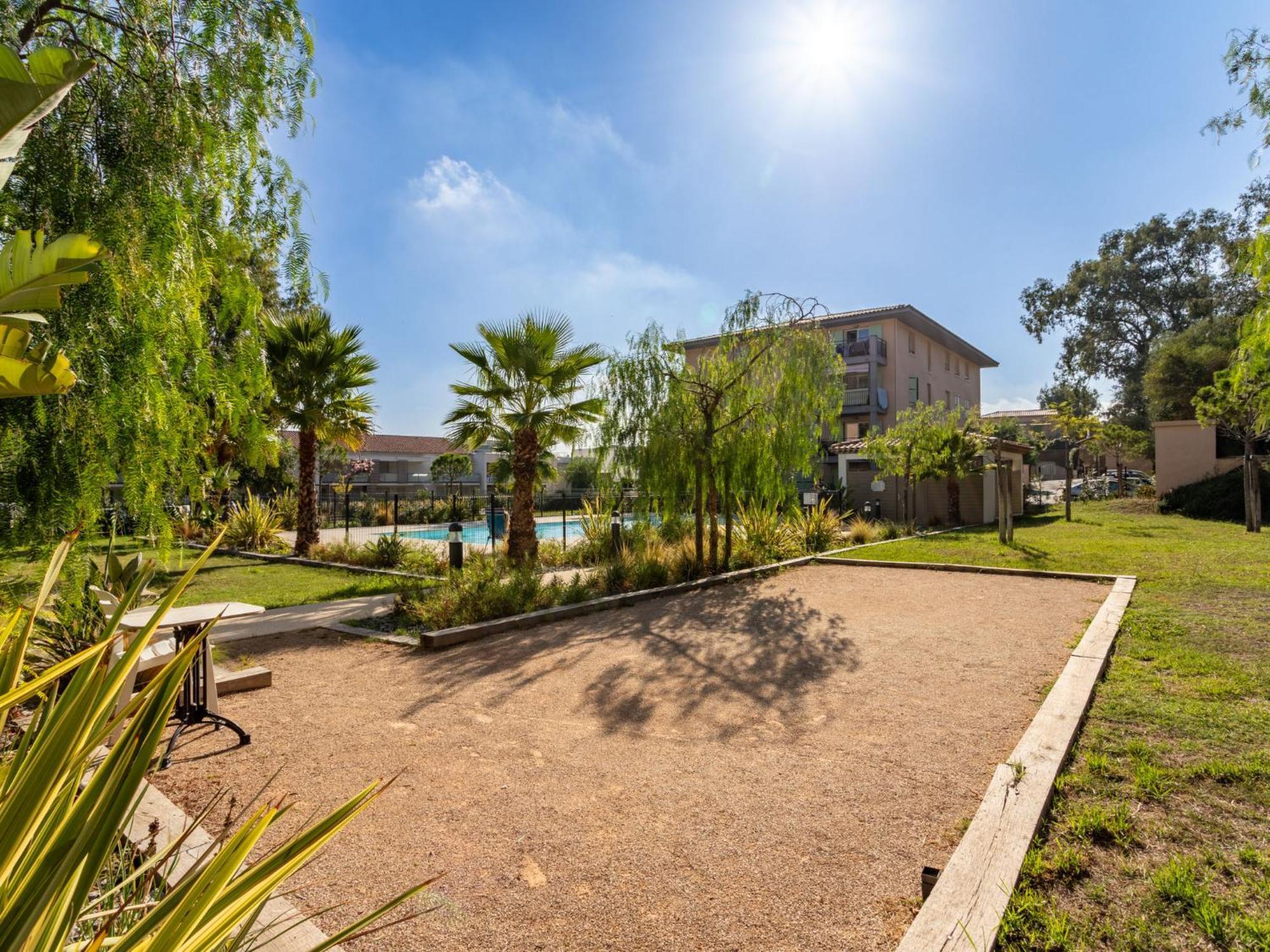 Apartment Le Clos Jardin-1 By Interhome Bormes-les-Mimosas Bagian luar foto